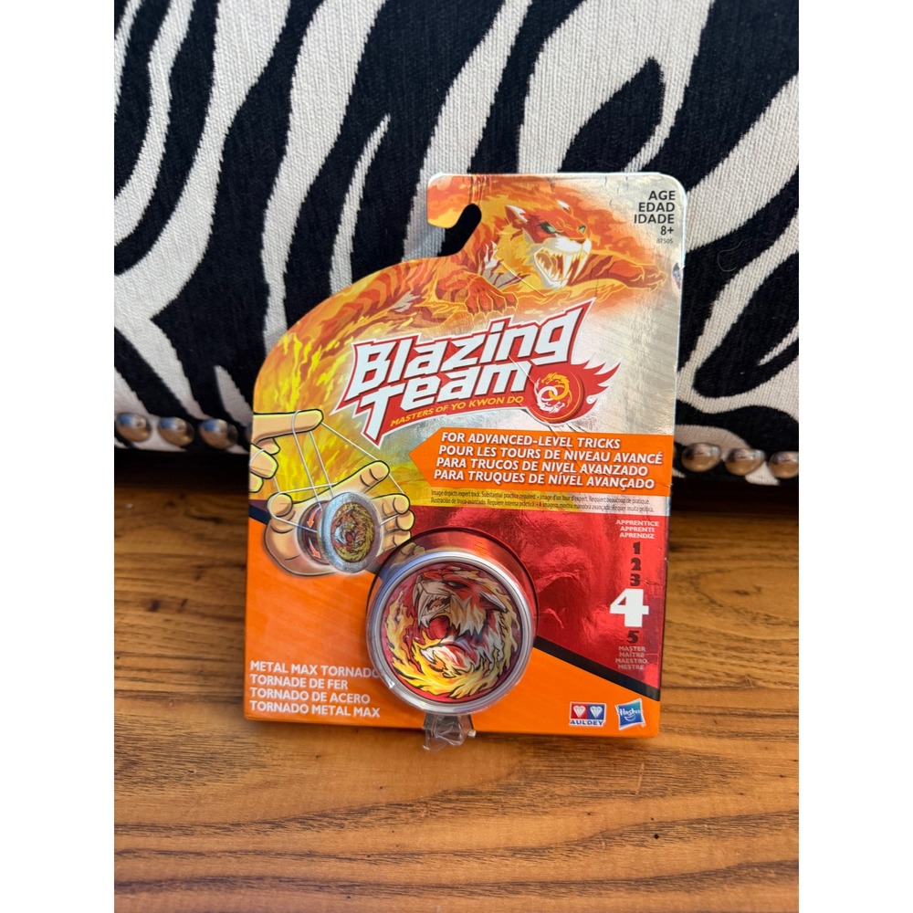 Hasbro Blazing Team Metal Max Tornado Yoyo Level 4 Advanced Tiger Masters 2016